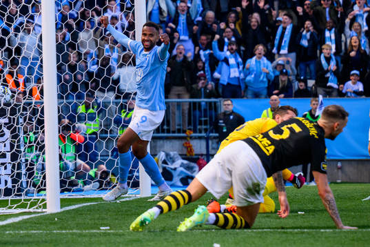 Malmö FFs Isaac Kiese Thelin jublar