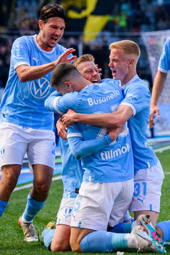 Malmö FFs Anders Christiansen jublar med Stefano Vecchia,