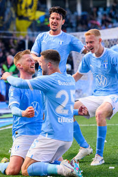 Malmö FFs Anders Christiansen jublar med Stefano Vecchia,