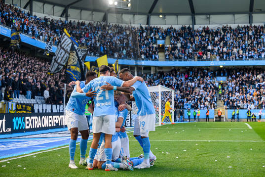 Malmö FFs Anders Christiansen jublar med lagkamraterna