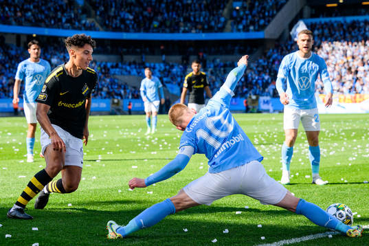 Malmö FFs Anders Christiansen sträcker sig