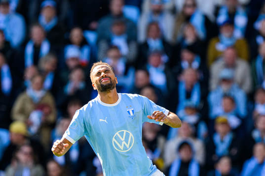 Malmö FFs Isaac Kiese Thelin deppar