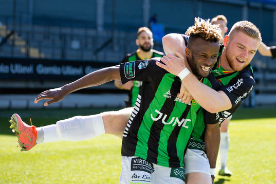 GAIS Richard Emeka Friday jublar ihop med Dino Salihovic