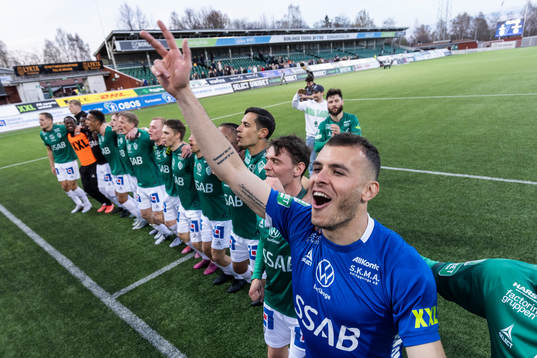 Brages spelare jublar
