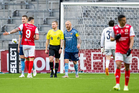 Kalmars Mileta Rajovic reagerar mot domare Fredrik Klitte