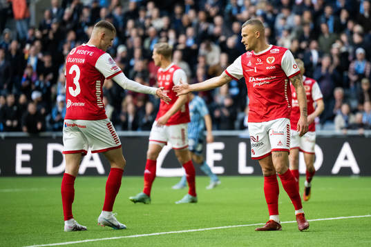 Kalmars David Kristjan Olafsson och Rasmus Sjöstedt jublar