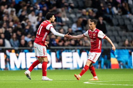 Kalmars Deniz Hummet och Simon Skrabb jublar