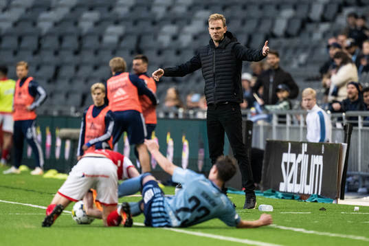 Kalmars tränare Henrik Jensen reagerar