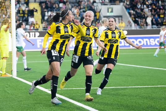 Häckens målskytt Rusul Rosa Kafaji jublar