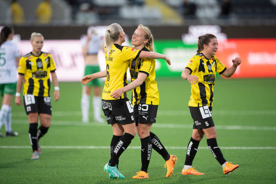 Häckens Josefine Rydbrink, Julie Blakstad och Ruby Grant