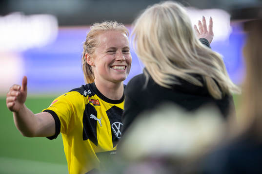Häckens Julie Blakstad jublar