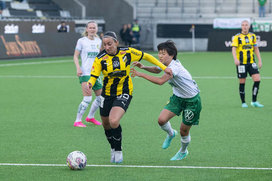 Häckens Rusul Rosa Kafaji och Hammarbys Maika Hamano
