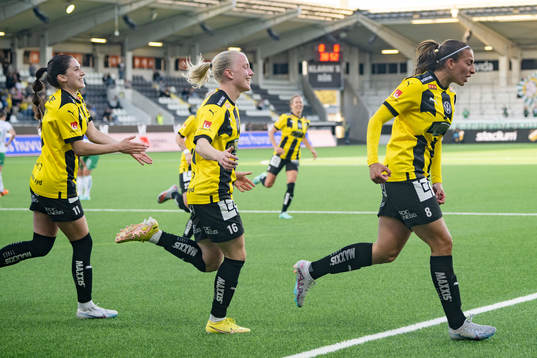 Häckens Clarissa Larisey, Anna Sandberg och målskytten