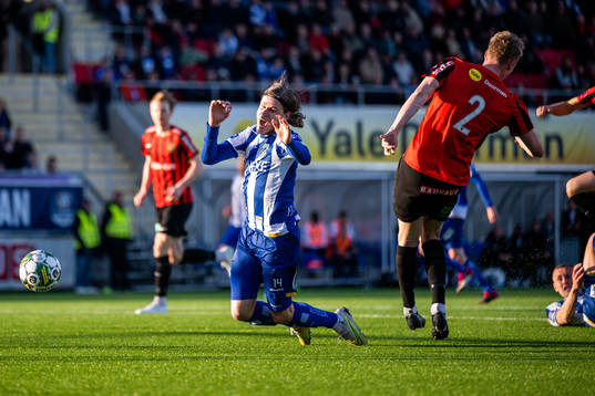 IFK Göteborgs Gustaf Norlin faller