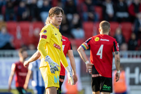 Brommapojkarnas målvakt Filip Sidklev