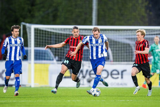 Brommapojkarnas Nikola Vasic och IFK Göteborgs Adam Carlén