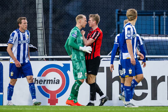 IFK Göteborgs målvakt Pontus Dahlberg och Brommapojkarnas