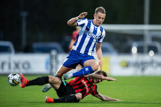 IFK Göteborgs Linus Carlstrand och Brommapojkarnas Samuel