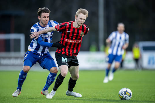 IFK Göteborgs Anders Trondsen och Brommapojkarnas Tim Waker