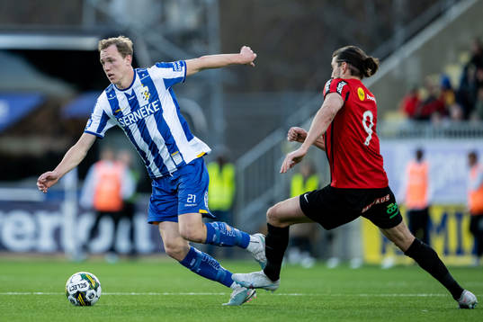 IFK Göteborgs Adam Carlén och Brommapojkarnas Nikola Vasic