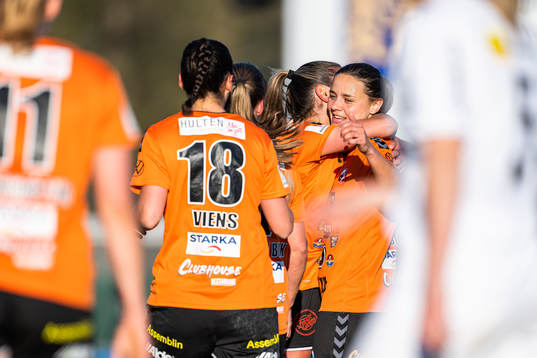 Bläddra bland fler bilder av Fotboll, Damallsvenskan, Kristianstad - Brommapojkarna
