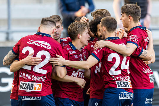 Örgrytes William Svensson jublar med lagkamrater