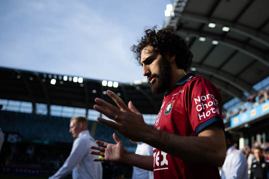 Örgrytes Hady Saleh Karim på väg ut till line up innan