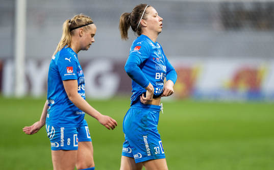 Kalmars Fanny Nilsson och Patricia Fischerova deppar