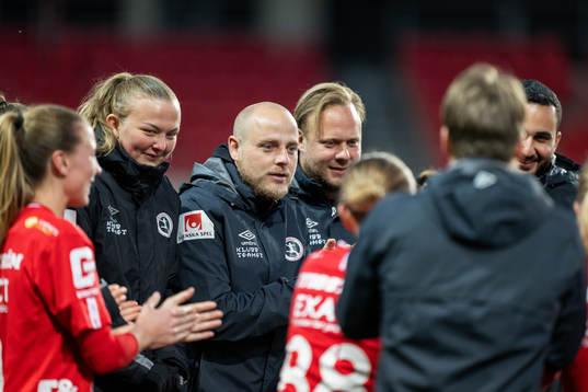 Örebros tränare Rickard Johansson jublar