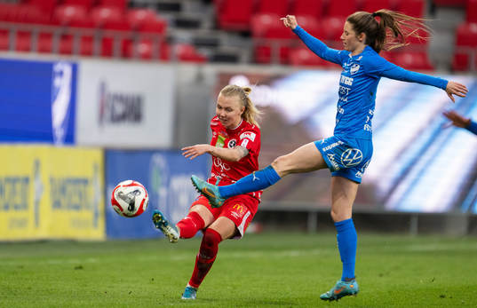 Örebros Nathalie Hoff Persson och Kalmars Charléne Nowotny