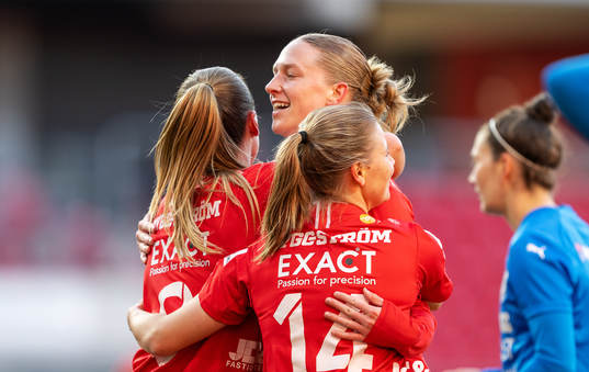 Örebros Audrey Harding jublar