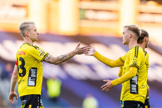 Elfsborgs Johan Larsson och Jacob Ondrejka jublar