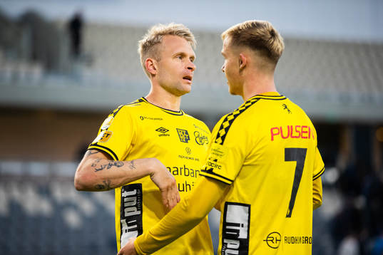 Elfsborgs Johan Larsson och Jacob Ondrejka jublar