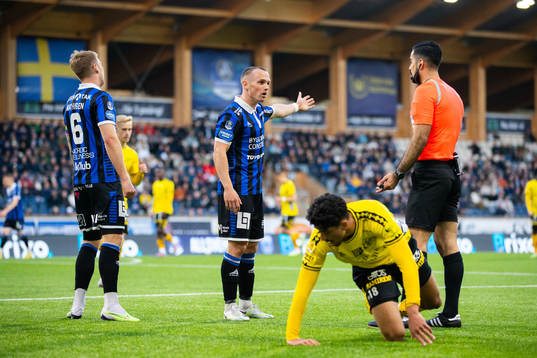 Sirius Aron Bjarnason och Domare Mohammed Al-Hakim