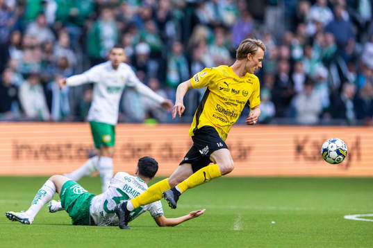 Hammarbys Alper Demirol och Mjällbys Alexander Johansson