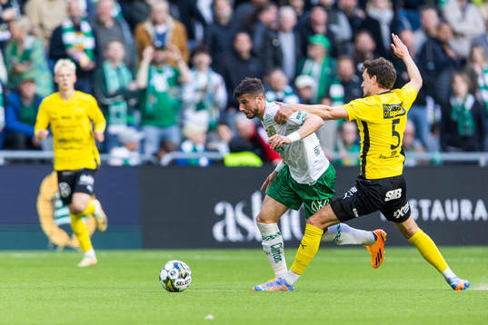 Hammarbys Viktor Djukanovic och Mjällbys Colin Rösler