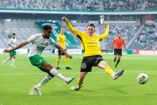 Hammarbys Tesfaldet Tekie och Mjällbys Noah Persson