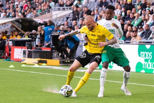Mjällbys Adam Ståhl och Hammarbys Shaquille Pinas