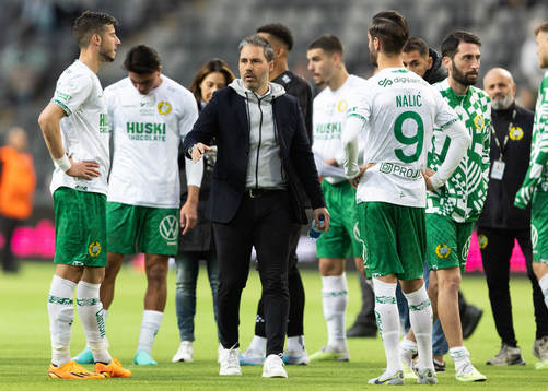 Hammarbys spelare och tränare Marti Cifuentes deppar