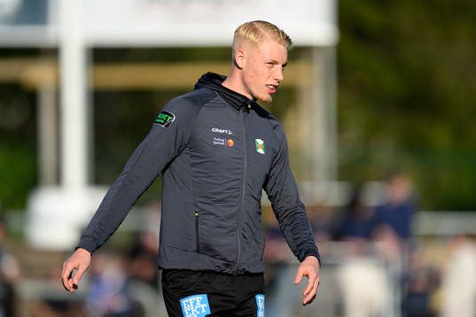 Varbergs Vilmer Rönnberg innan fotbollsmatchen i