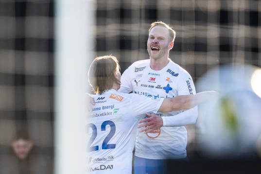 Värnamos Gustav Engvall jublar