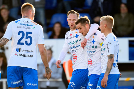 Värnamos Gustav Engvall jublar
