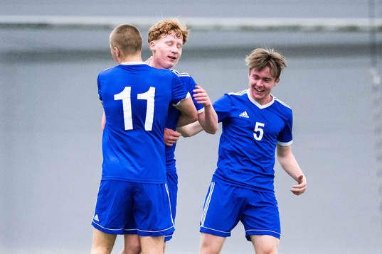 Erik Freij jublar med Liam Boe Presteng och Gottfrid