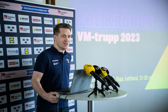 Sam Hallam, head coach of Sweden, at a press conference