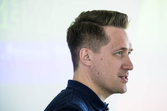 Sam Hallam, head coach of Sweden, at a press conference