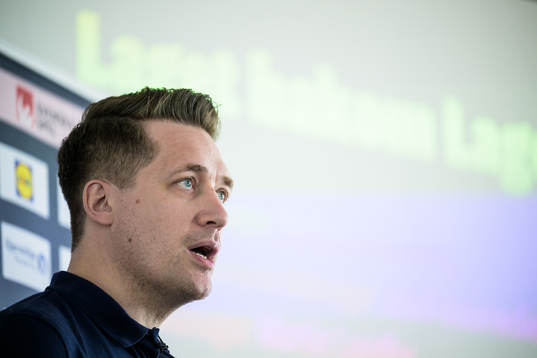 Sam Hallam, head coach of Sweden, at a press conference