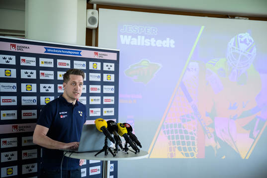 Sam Hallam, head coach of Sweden, at a press conference