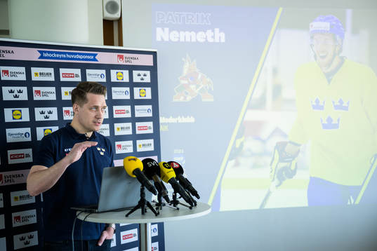 Sam Hallam, head coach of Sweden, at a press conference