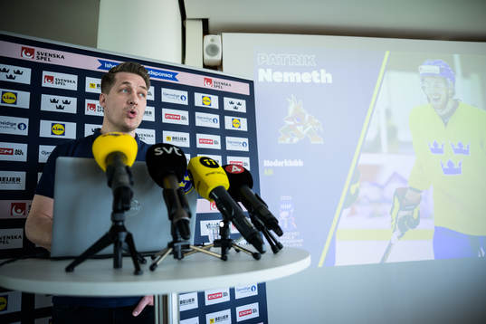 Sam Hallam, head coach of Sweden, at a press conference