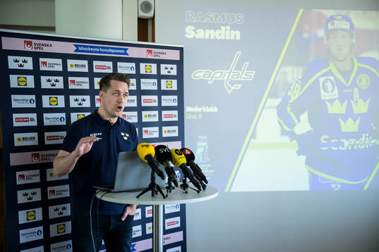 Sam Hallam, head coach of Sweden, at a press conference